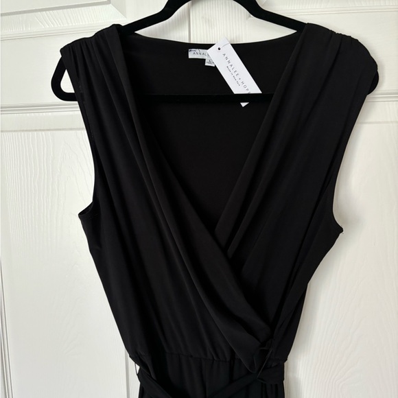 NWT Annalee + Hope Jumpsuit black Sleeveless Faux Wrap V Neck Sz L - Picture 2 of 7
